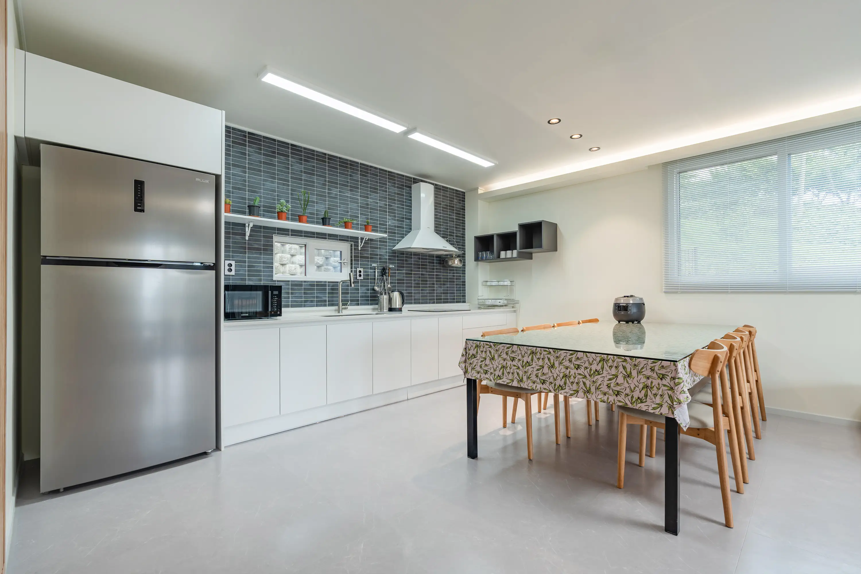 First-floor kitchen with full cooking facilities