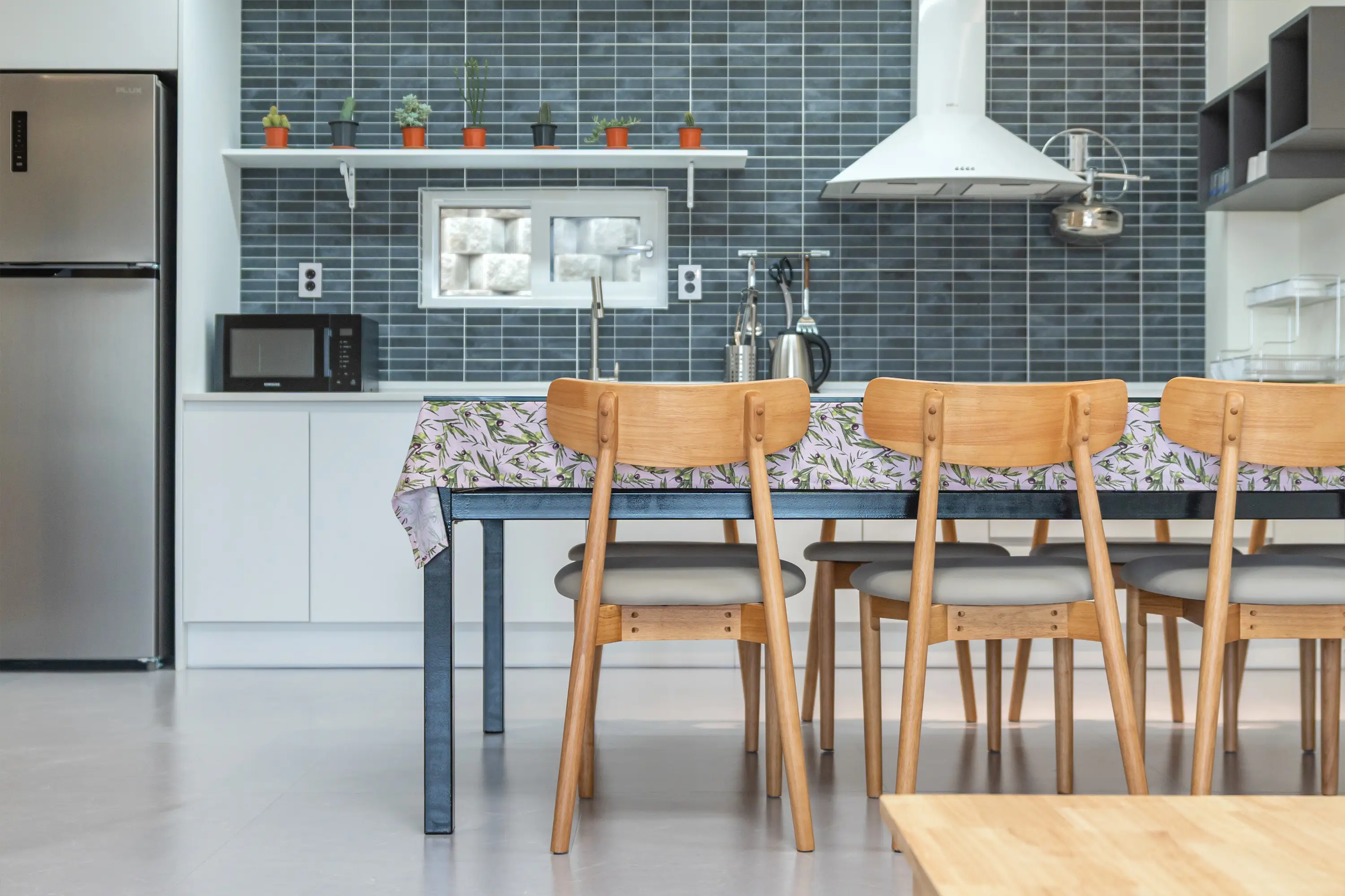 Full view of the kitchen